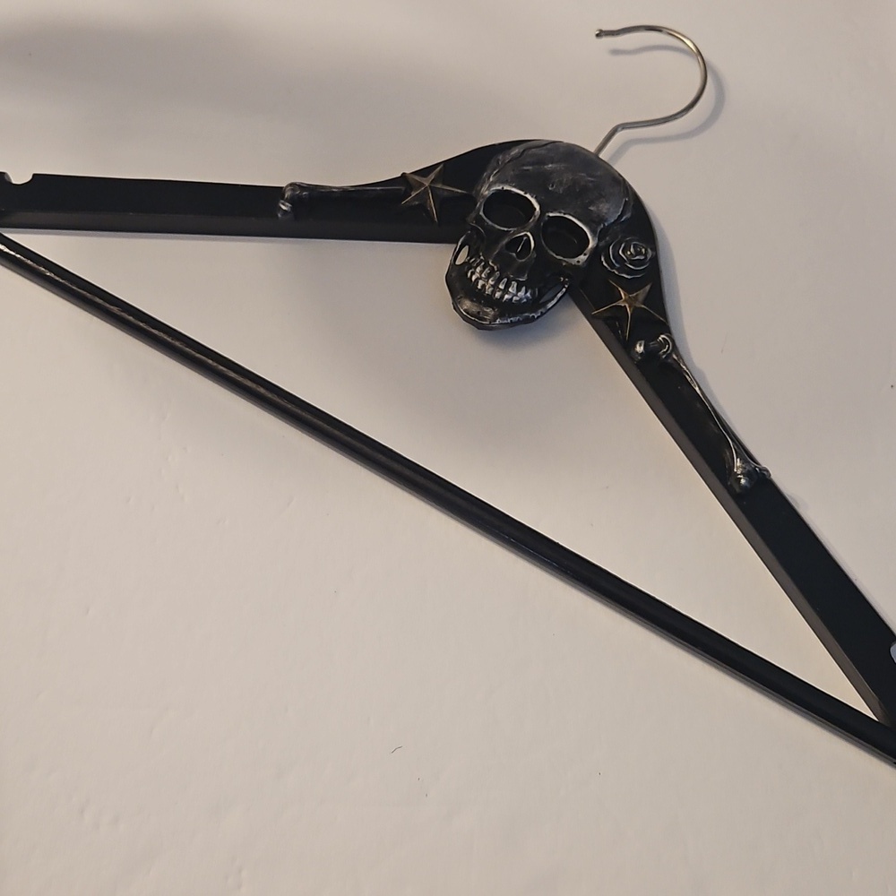 MOTORCYCLE SKULL & ROSES Cloths Hanger
